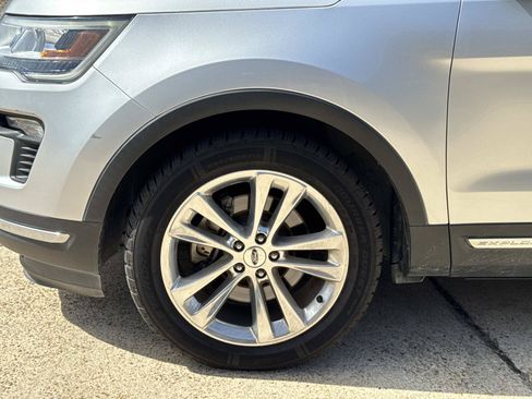 Used 2018 Ford Explorer Limited w/ Ford Safe & Smart Package FWD image 4