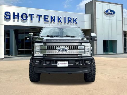 Used 2018 Ford F250 Platinum w/ Platinum Ultimate Package AWD/4WD image 2