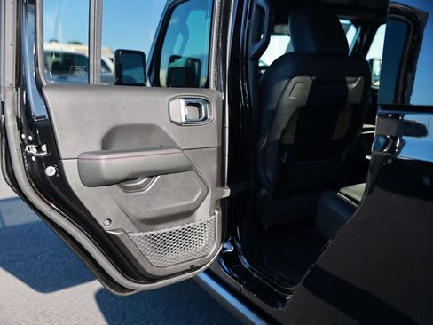 New 2026 Jeep Gladiator Rubicon w/ Steel Power Dome Hood Package AWD/4WD image 34