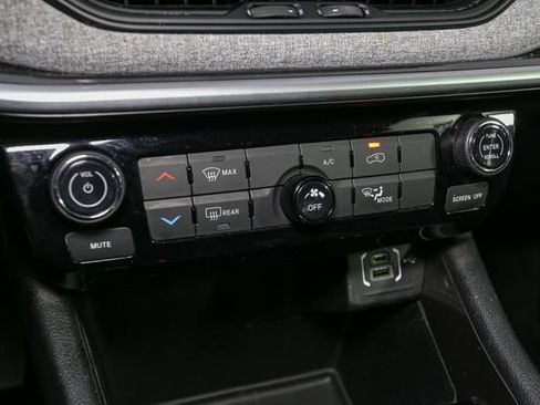 Used 2024 Jeep Compass Latitude AWD/4WD image 25