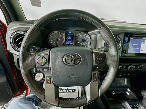 Used 2018 Toyota Tacoma TRD Sport w/ Technology Package RWD image 12