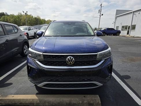 Used 2023 Volkswagen Taos SE image 2