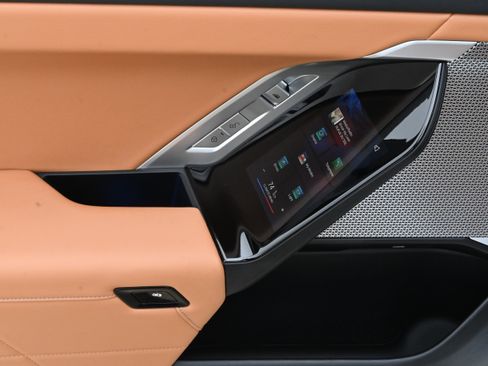 Certified 2023 BMW 740i w/ Parking Assistance Package image 25