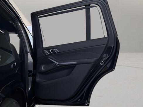 Used 2026 BMW X7 M60i image 38