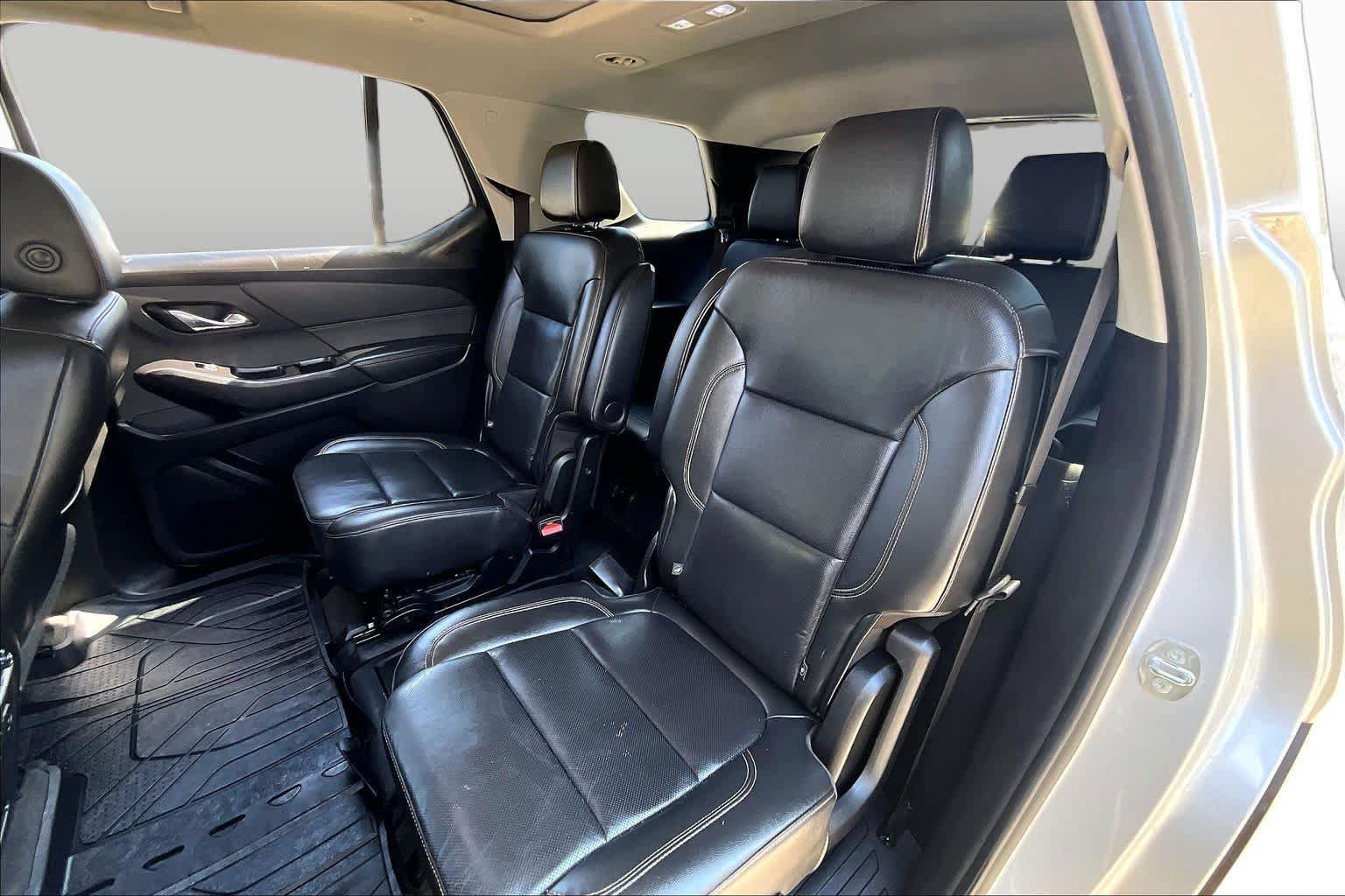 Used 2020 Chevrolet Traverse Premier w/ Redline Edition FWD image 21