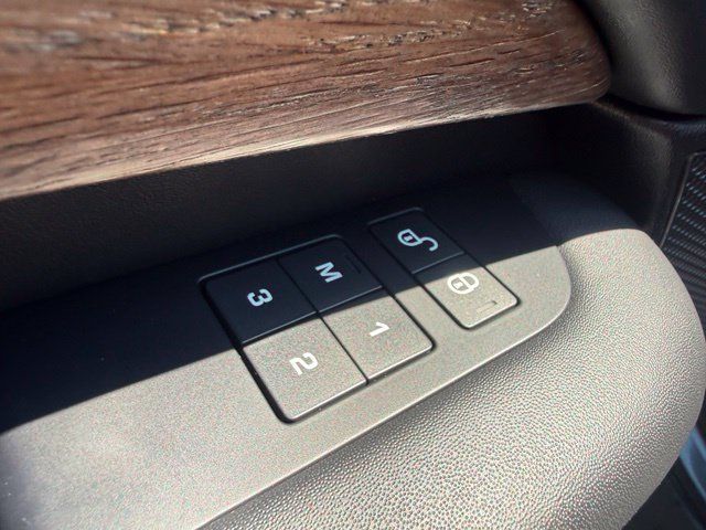 Used 2018 Land Rover Discovery HSE Luxury AWD/4WD image 17