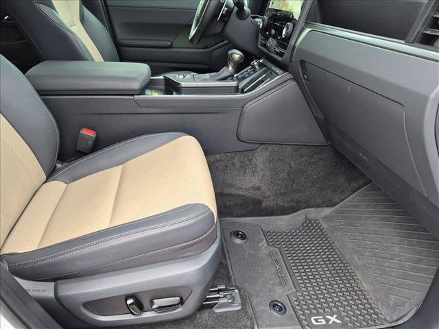 Used 2025 Lexus GX 550 AWD/4WD image 22