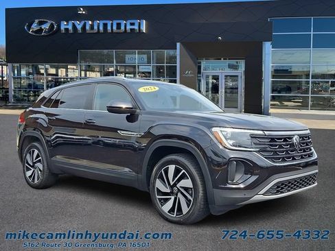 Used 2024 Volkswagen Atlas Cross Sport SE w/ Panoramic Sunroof Package FWD image 1