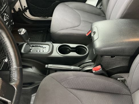 Used 2013 Jeep Wrangler Unlimited Sport image 13