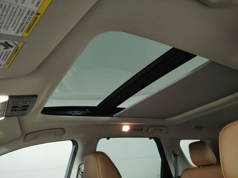 Used 2023 Nissan Pathfinder Platinum image 16