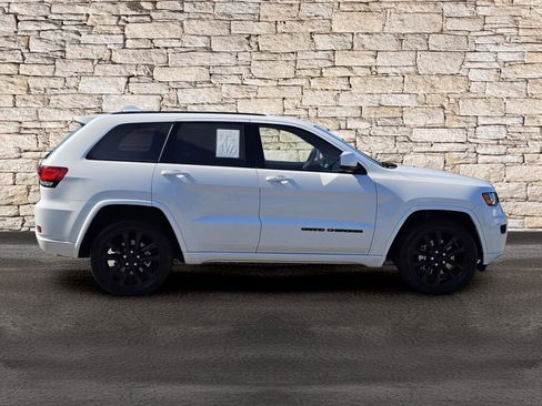 Used 2021 Jeep Grand Cherokee Laredo X image 5