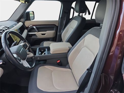 Used 2023 Land Rover Defender 130 X-Dynamic SE image 16