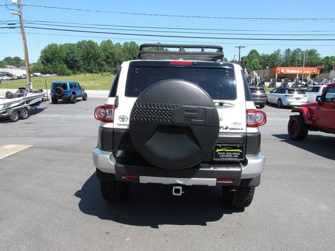 Used 2014 Toyota FJ Cruiser 4WD w/ Upgrade Package image 5