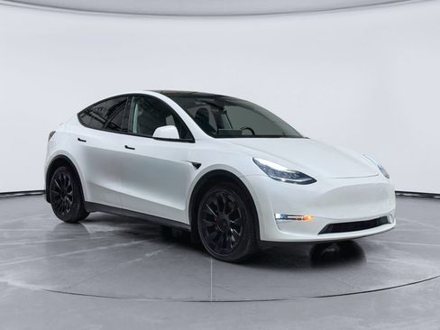 Used 2021 Tesla Model Y Long Range image 4