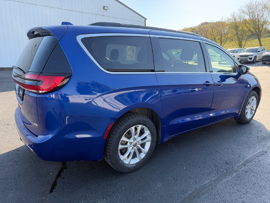 Used 2021 Chrysler Pacifica Touring AWD/4WD image 5