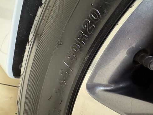 Used 2017 Chrysler Pacifica Limited image 27