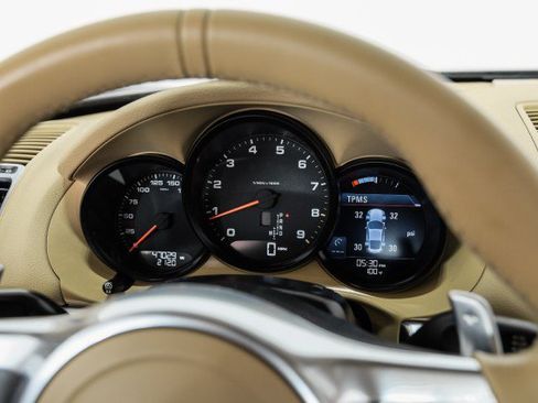 Used 2015 Porsche Cayman RWD image 16