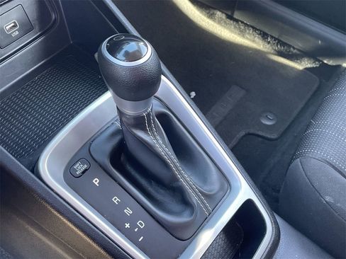 Used 2020 Hyundai Venue SE image 28