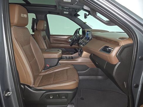 Used 2021 Chevrolet Tahoe High Country w/ Premium Package RWD image 11