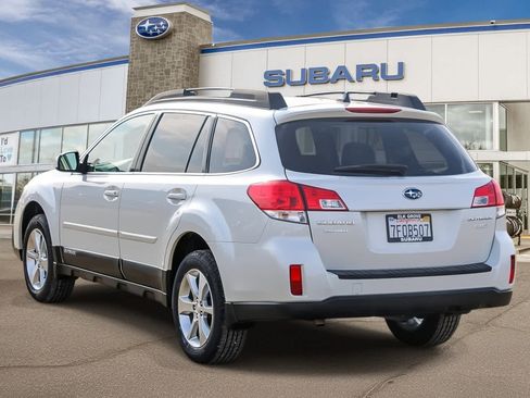 Used 2014 Subaru Outback 2.5i Limited image 2