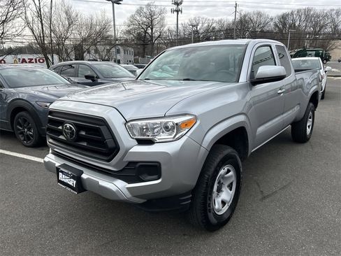 Used 2022 Toyota Tacoma SR image 4