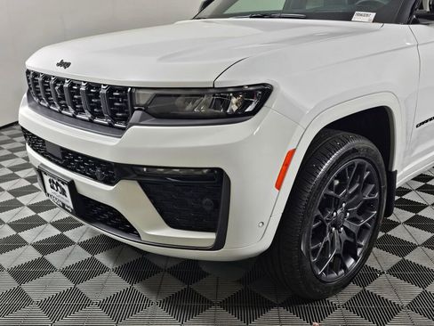 New 2026 Jeep Grand Cherokee Summit w/ Obsidian Package AWD/4WD image 11