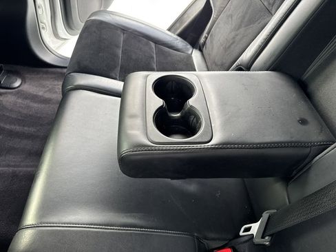 Used 2018 Jeep Grand Cherokee Altitude RWD image 38