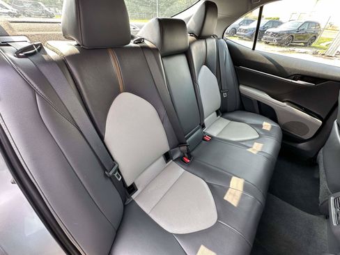 Used 2020 Toyota Camry XLE w/ Sunroof Package FWD image 28