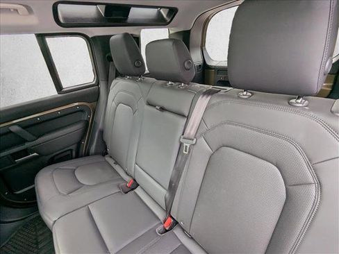 Used 2025 Land Rover Defender 110 S image 11