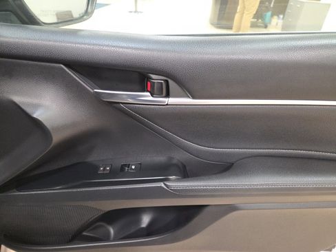 Used 2018 Toyota Camry XSE image 19