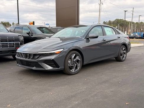 New 2026 Hyundai Elantra Limited FWD image 3