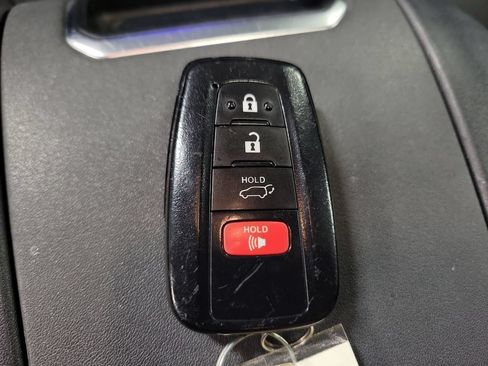Used 2023 Toyota Highlander XLE AWD/4WD image 19