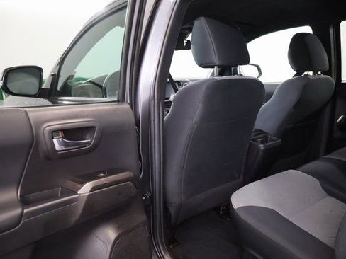 Used 2022 Toyota Tacoma TRD Off-Road image 31