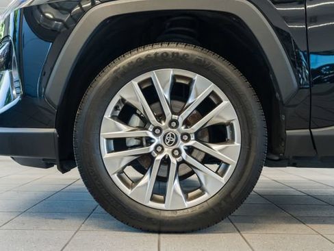 Used 2021 Toyota RAV4 XLE Premium AWD/4WD image 7