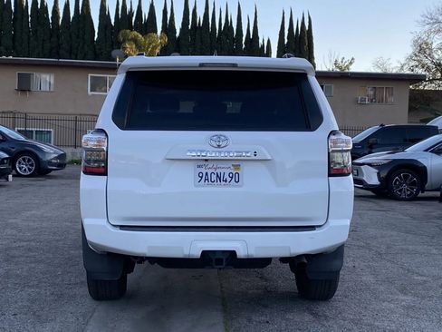 Used 2022 Toyota 4Runner SR5 Premium image 3