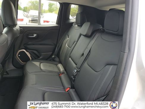 Used 2016 Jeep Renegade Limited FWD image 27