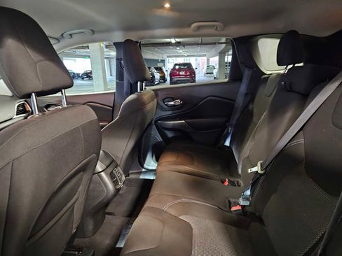 Used 2020 Jeep Cherokee Latitude image 32