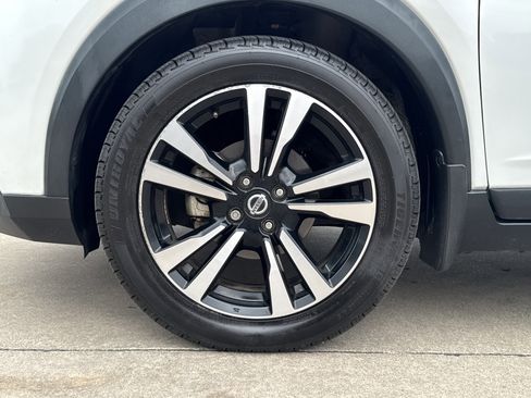 Used 2020 Nissan Kicks SR w/ SR Premium Package image 12