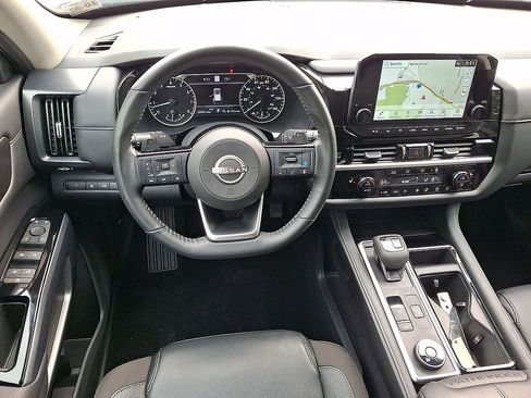 Used 2025 Nissan Pathfinder SL AWD/4WD image 21