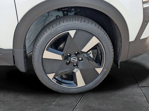 Used 2025 Nissan Kicks SR FWD image 12