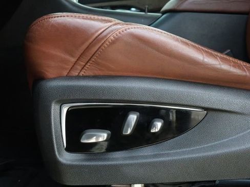 Used 2015 Cadillac Escalade Luxury image 27