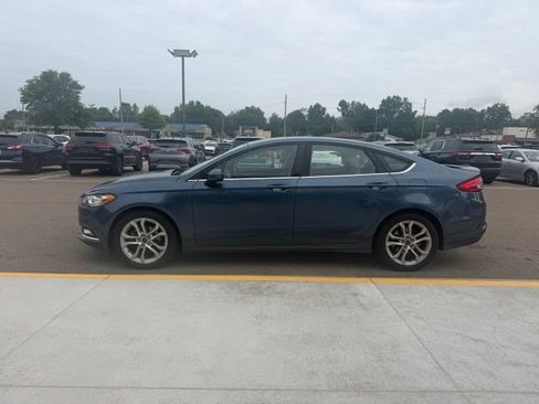 Used 2018 Ford Fusion SE w/ Equipment Group 201A FWD image 9