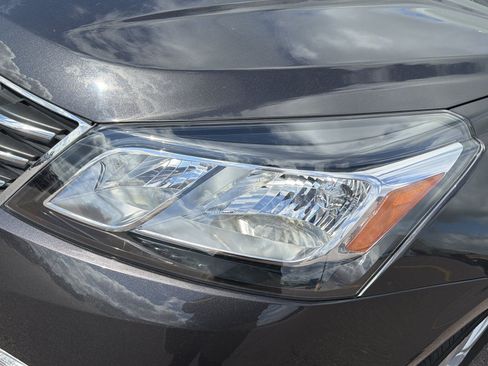 Used 2017 Chevrolet Traverse LT w/ Style and Technology Package FWD image 16
