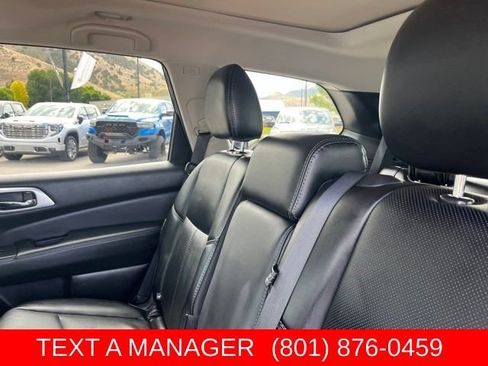 Used 2020 Nissan Pathfinder Platinum AWD/4WD image 18