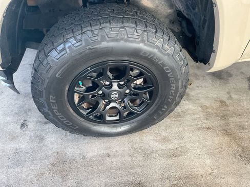 Used 2020 Toyota Tacoma SR5 image 10