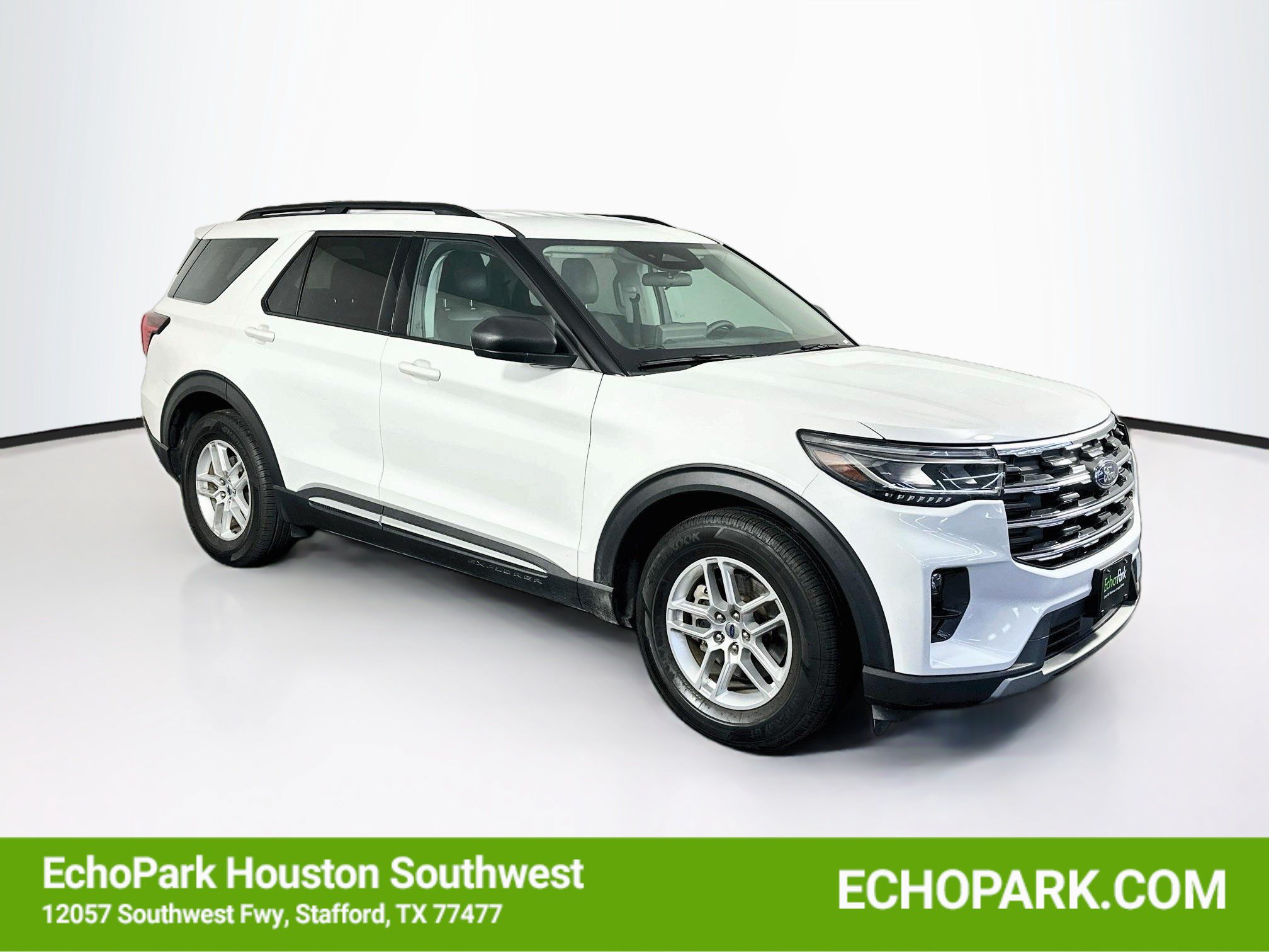 Used 2025 Ford Explorer Active w/ Active Comfort Package RWD image 1