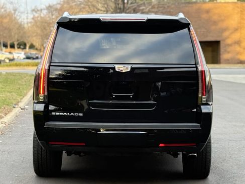 Used 2020 Cadillac Escalade Luxury w/ Escalade Sport Edition image 5