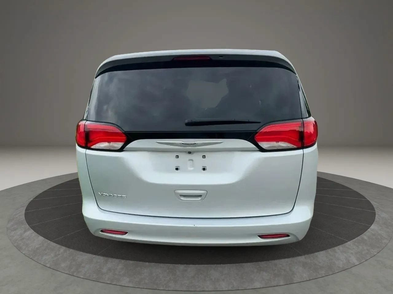 Used 2022 Chrysler Voyager LX FWD image 5