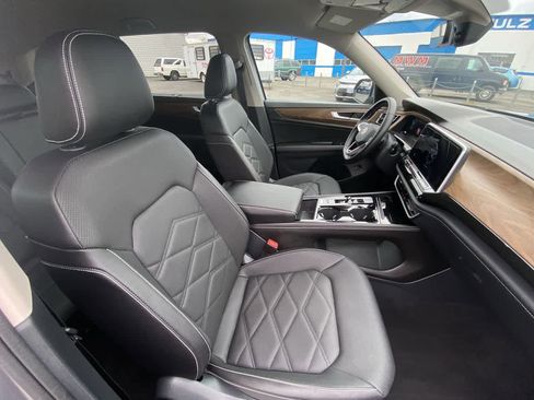 Used 2025 Volkswagen Atlas SE image 24