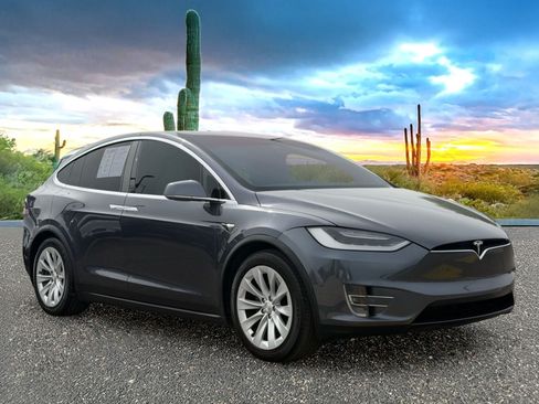 Used 2018 Tesla Model X 75D AWD/4WD image 2